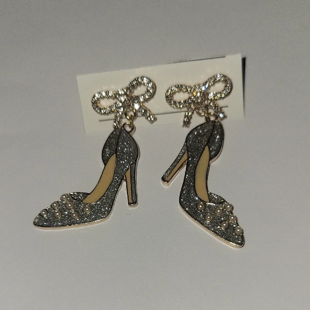 High Heel Shoes and Bow Earrings Gold and Silver - Picture 6 of 11